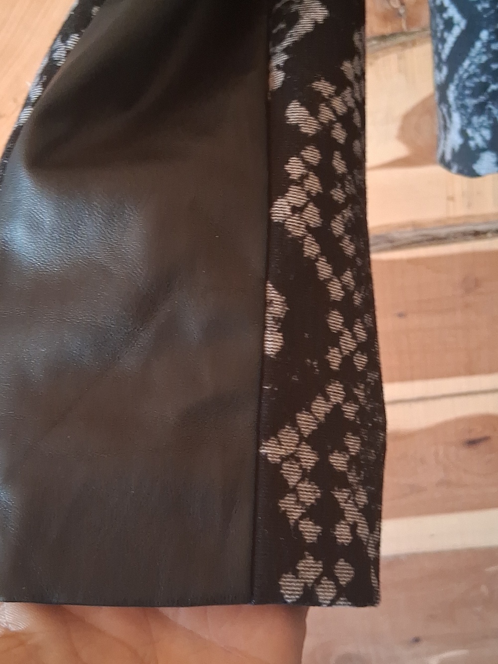NWOT Womens DKNY Black and Gray Snake-Print Zip Jacket Faux Leather Trim - Picture 5 of 6